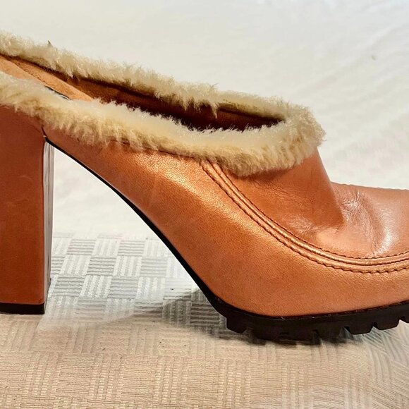 Size 8.5 Medium XOXO Dark Tan Leather Saddle Clogs with Fur Edge & Microsuede In - Picture 6 of 11